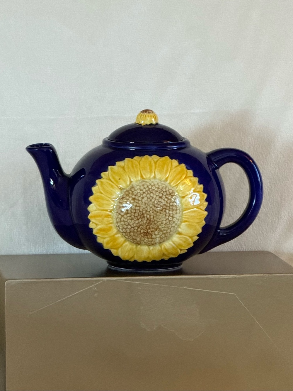 Papel Vintage Blue Teapot with Sunflower